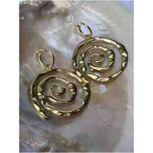 עגילי חישוק עם תליוני ספירלה בזהב