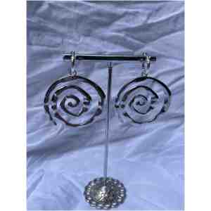 עגילי חישוק עם תליוני ספירלה בכסף